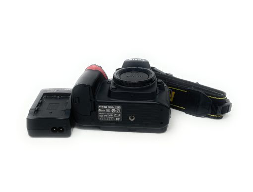 Nikon D90 DSLR Camera Body Only - Image 5