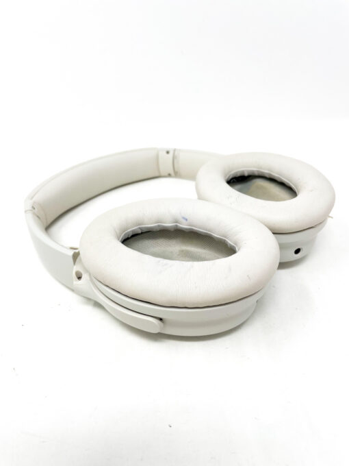 Bose QuietComfort 45 Wireless Noise Cancelling Headphones White - Image 4
